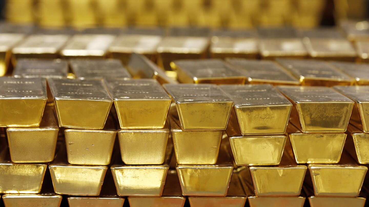 Gold Prices Surge Amidst Economic Uncertainty