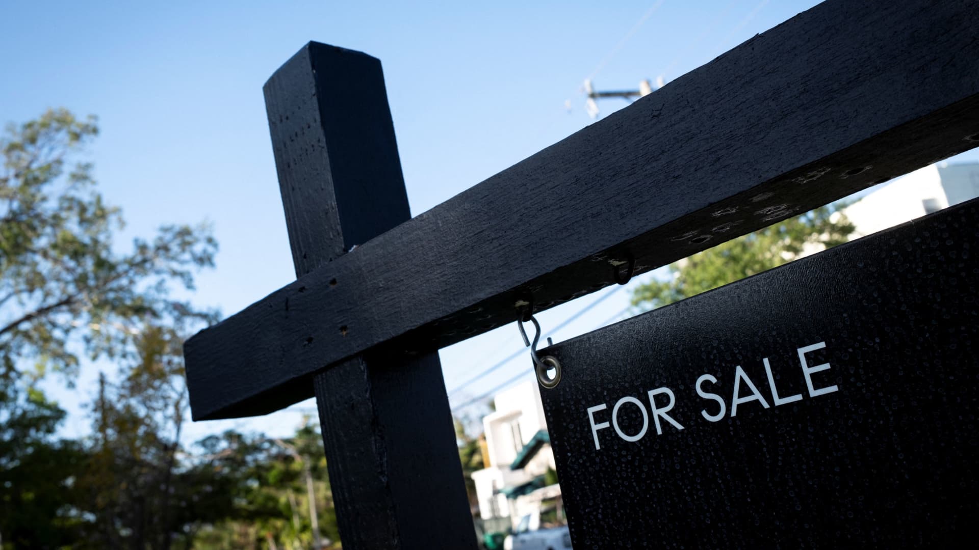 Weekly mortgage demand drops significantly as interest rates reach a two-month high