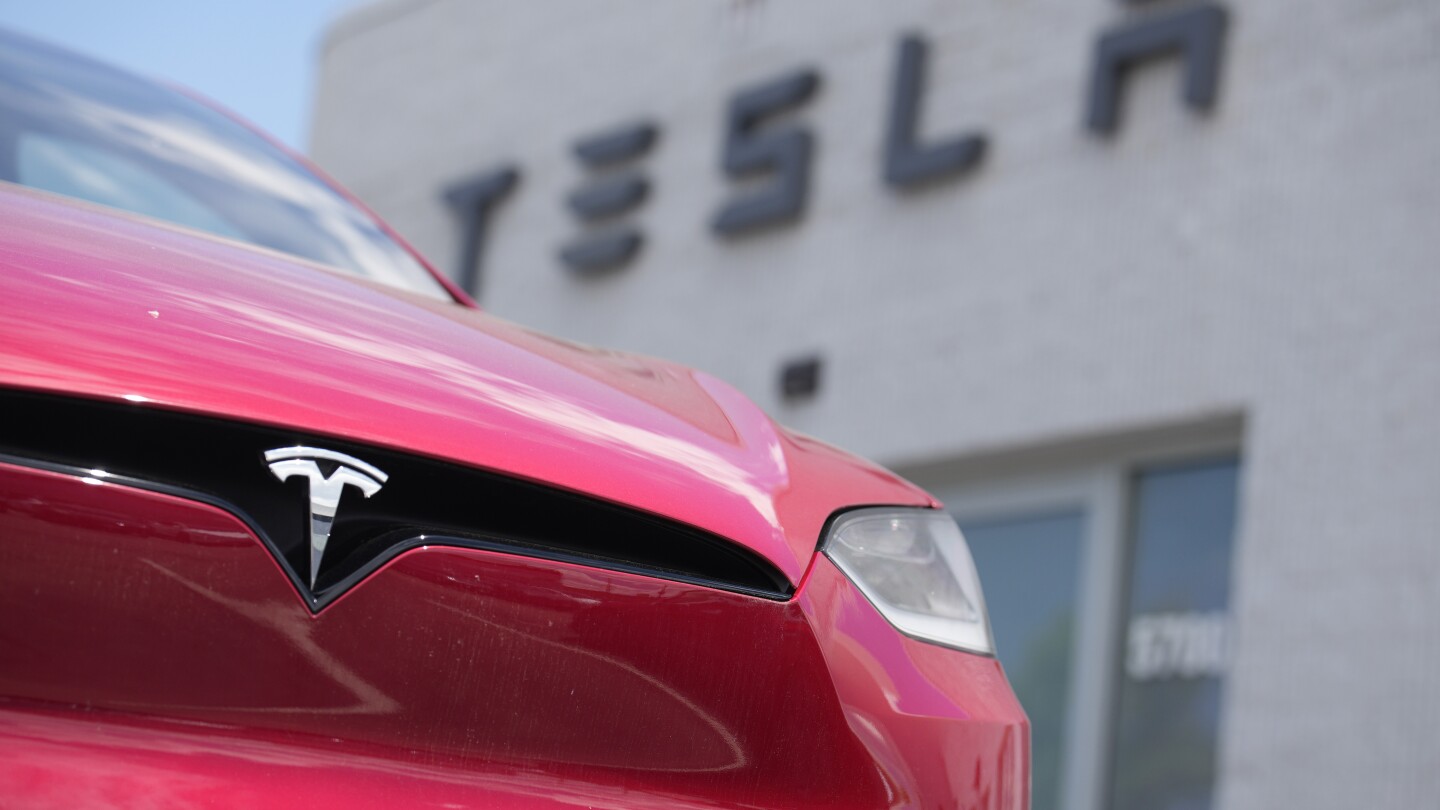 Tesla Chair Sold $230 Million in Stock Amid Profit Decline