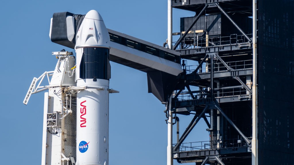 Elon Musk Threatens to Decommission SpaceX’s Dragon Spacecraft Amid Feud with Trump