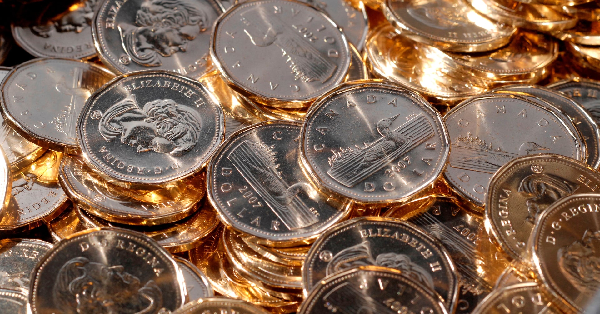 Canadian dollar extends weekly decline as evidence mounts of economy slowing