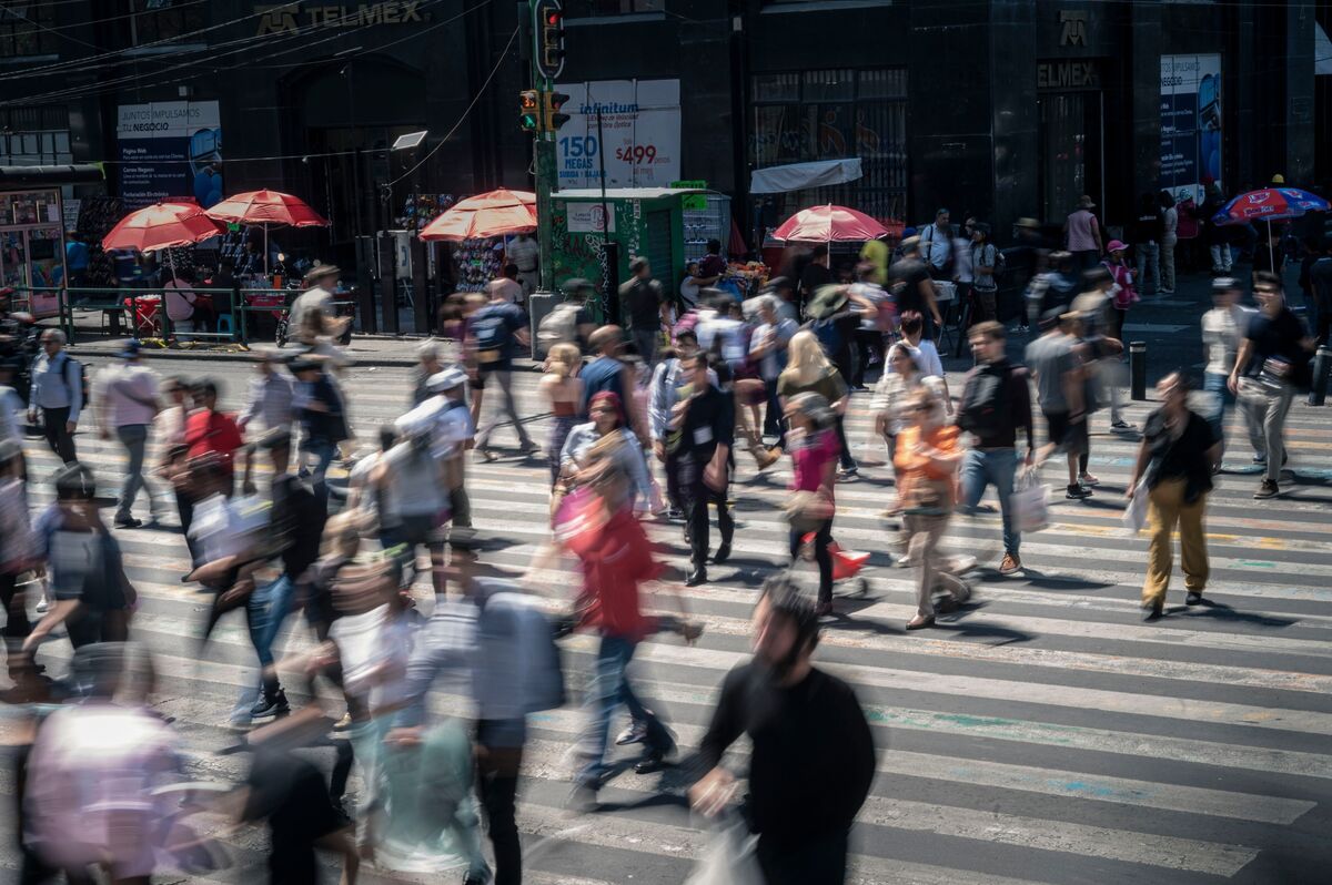 Fitch Adjusts Mexico’s Economic Forecast to Mild Recession Amid Improved US Outlook
