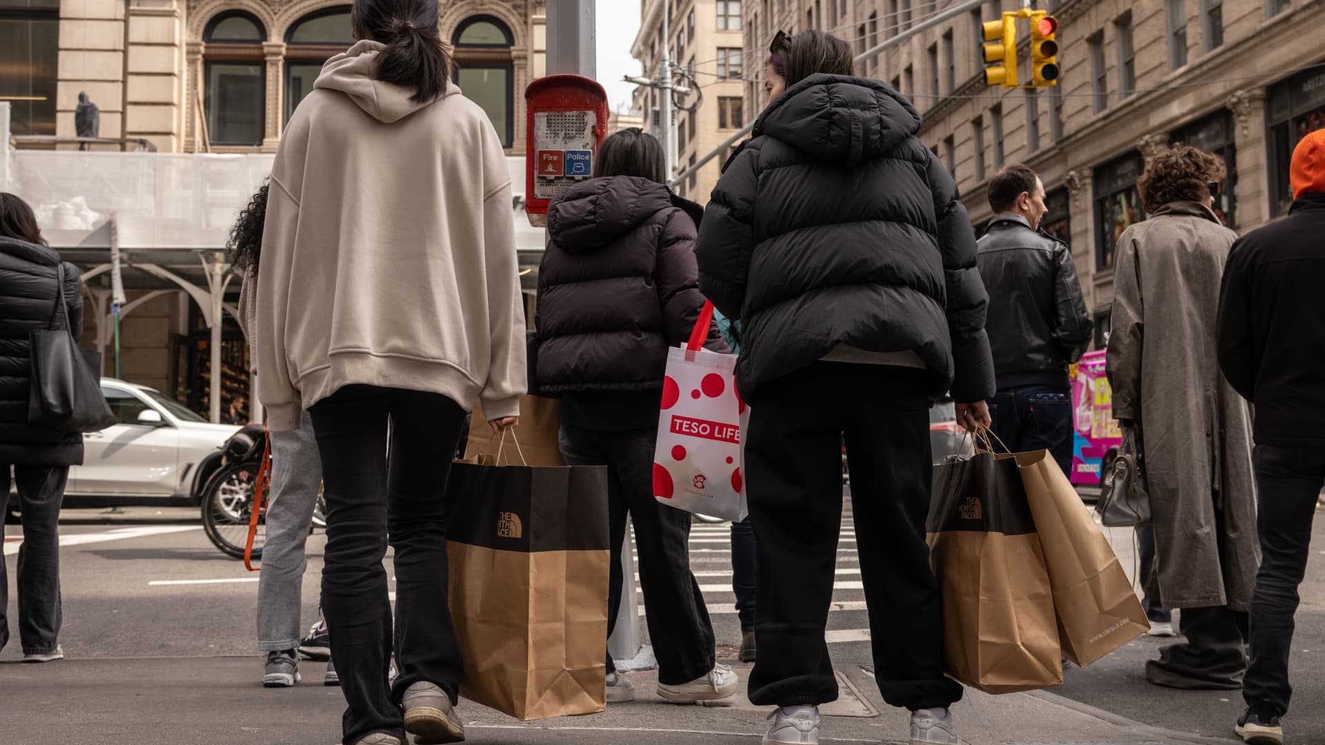 US Economy Shows Signs of Slowing Down