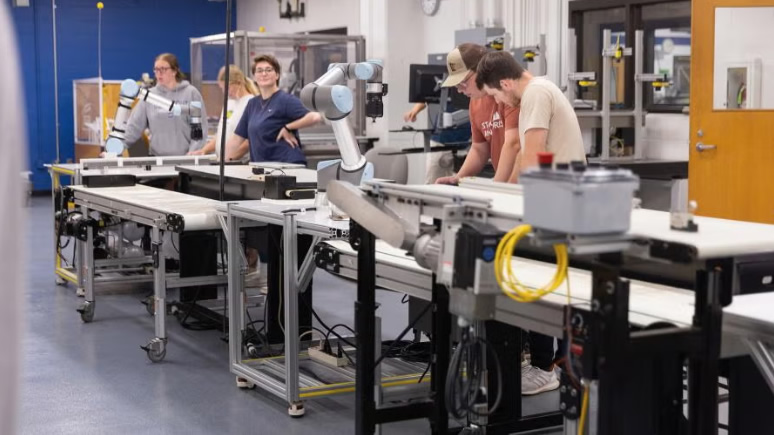 UW-Stout Receives $647,000 Grant to Boost AI and Manufacturing Support