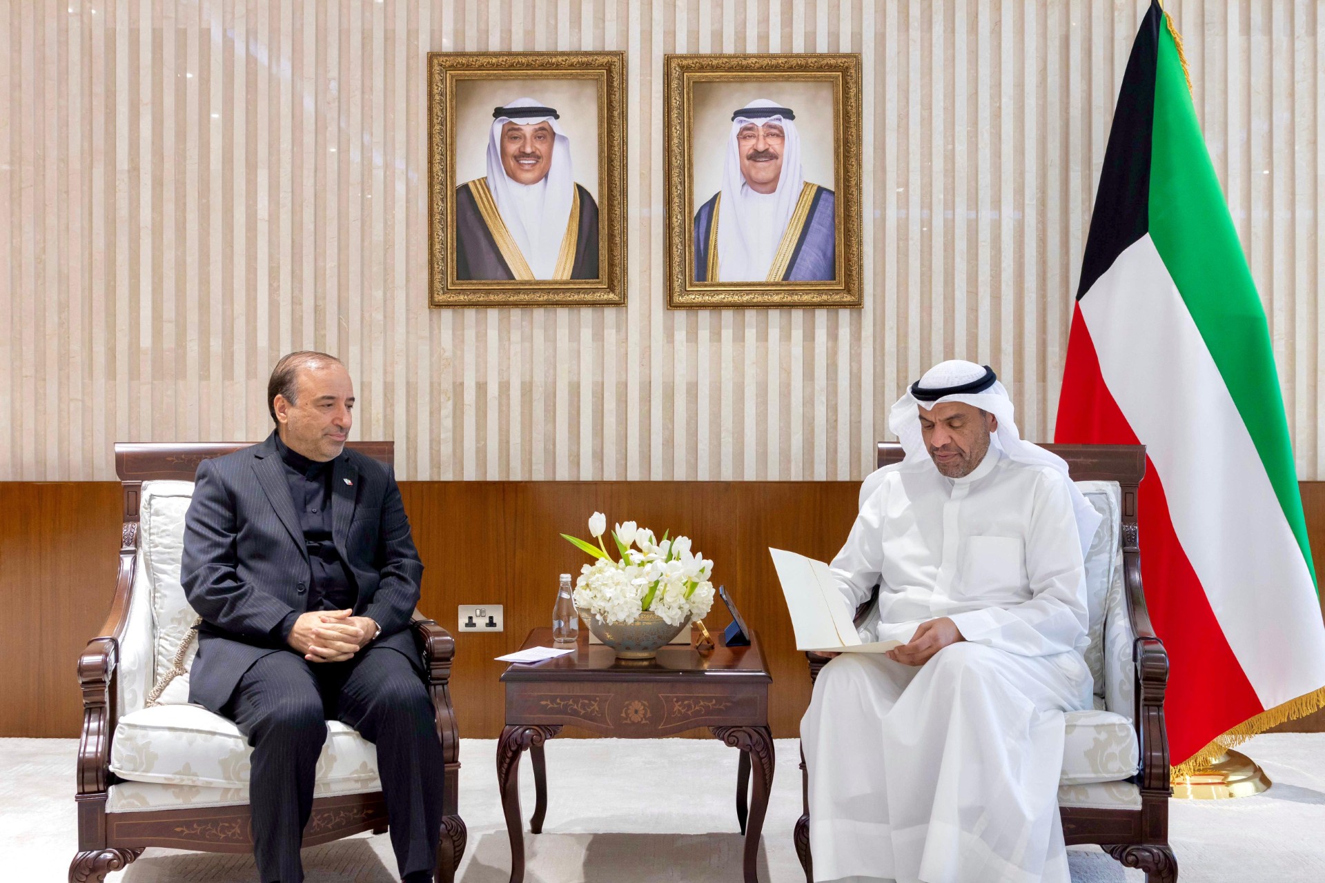 Kuwait FM receives message regarding bilateral relations from Iran counterpart