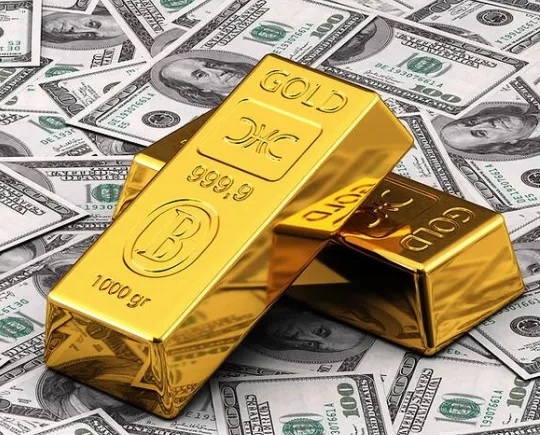Economic Expert Predicts Gold to Reach $4500 Within 5 Years Amid Declining Trust in the Dollar