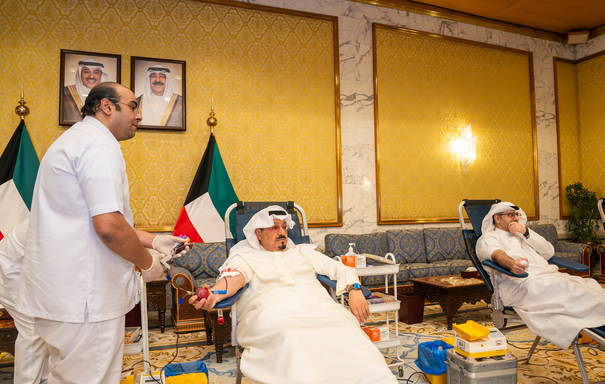 Kuwait PM Participates in Central Blood Bank Donation Initiative