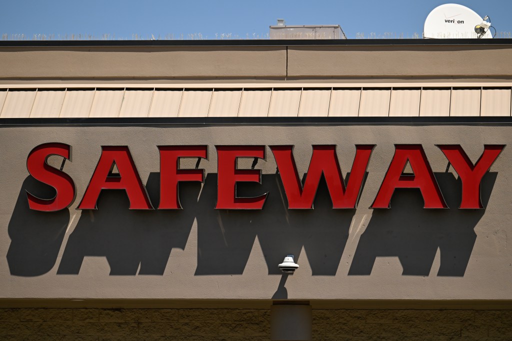 Strike by Safeway and Albertsons Workers Begins in Colorado