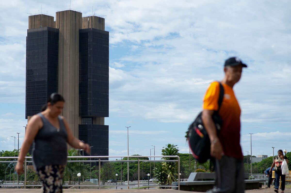 Brazil’s Central Bank Faces Split Views Ahead of Key Rate Decision