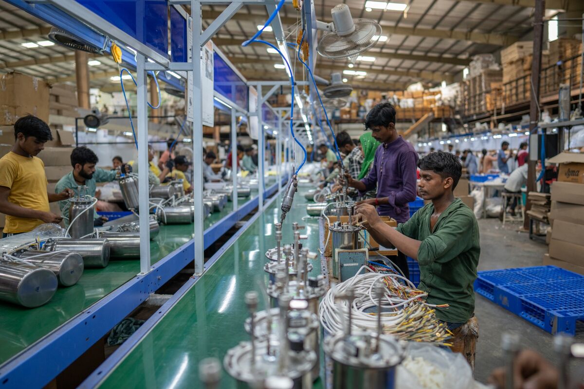 India’s Manufacturing Sector Hits 17.5-Year High Amid Mixed Economic Performance in July