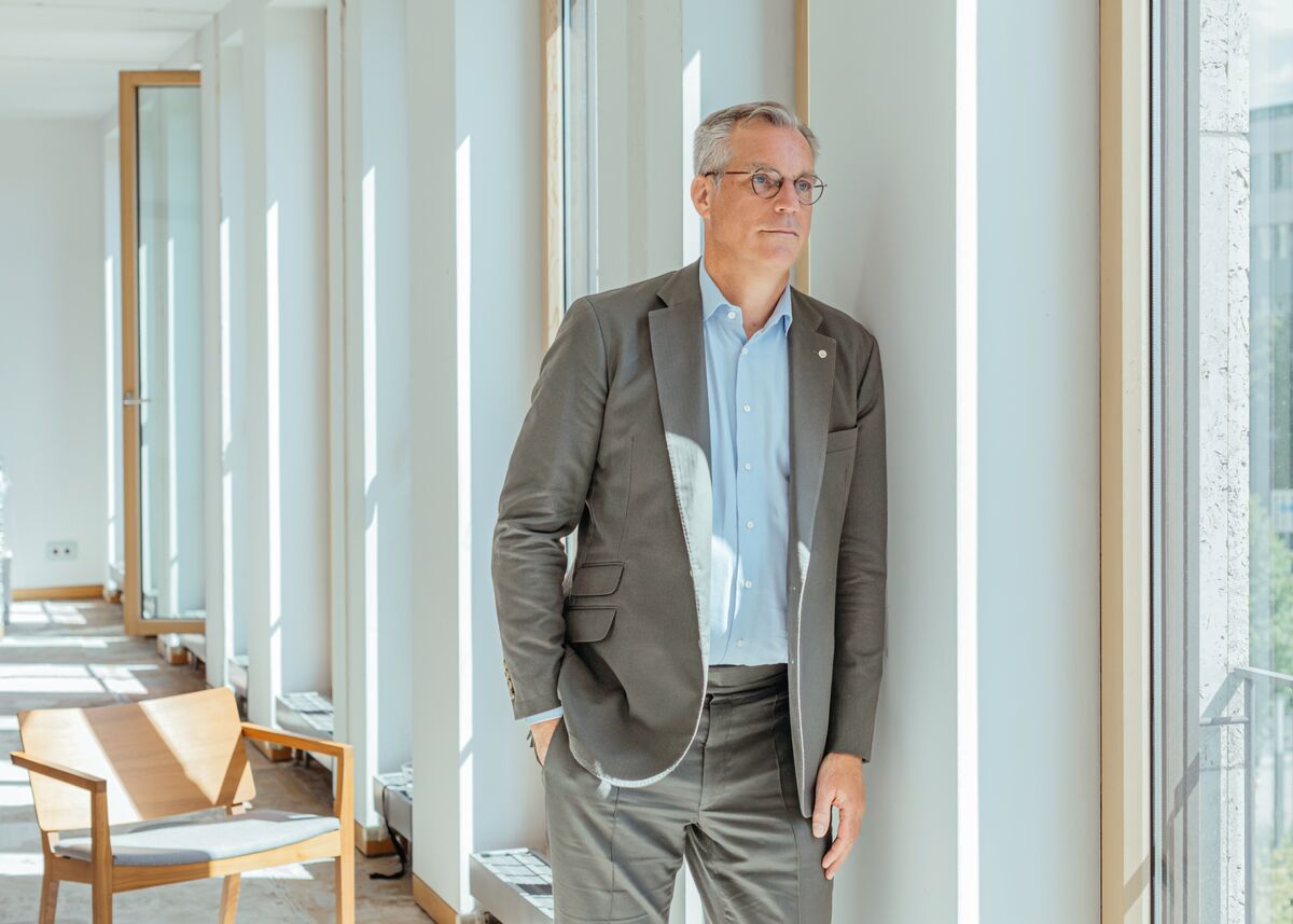 German Steel Executive Warns of Prolonged Economic Pessimism Amid Policy Inaction