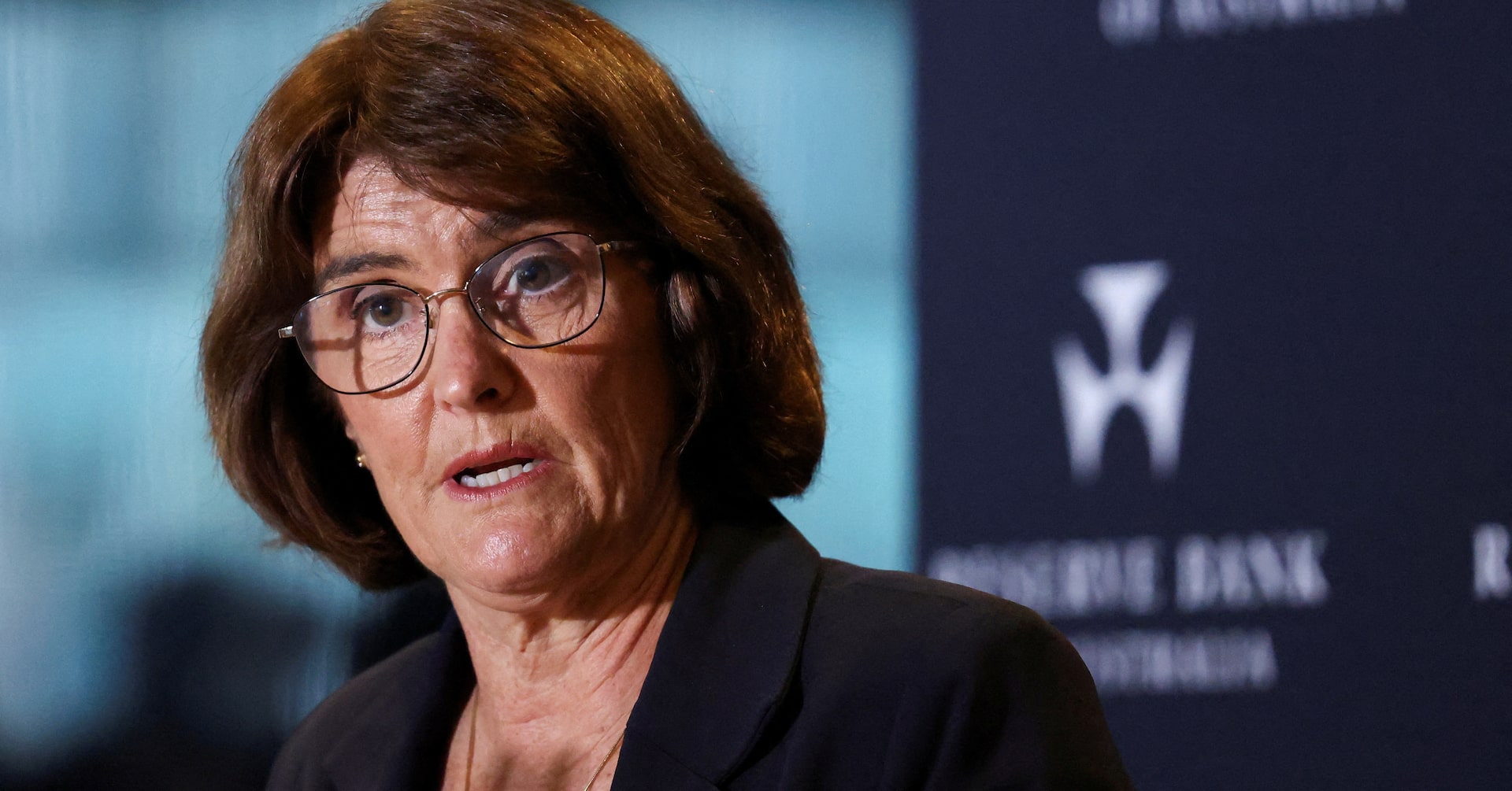 Australia’s Central Bank Remains Vigilant Amid Stable Economic Data